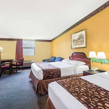 Howard Johnson By Wyndham Lake City Zewnętrze zdjęcie