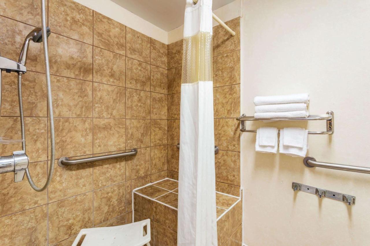 Howard Johnson By Wyndham Lake City Zewnętrze zdjęcie
