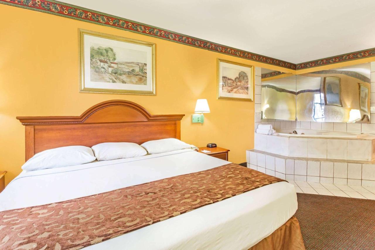 Howard Johnson By Wyndham Lake City Zewnętrze zdjęcie