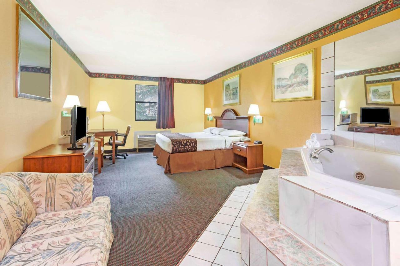 Howard Johnson By Wyndham Lake City Zewnętrze zdjęcie